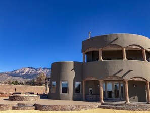 Exterior - Beautiful Custom Tuscan 3,000 Sq/ft Home W/Pool (Albuquerque)