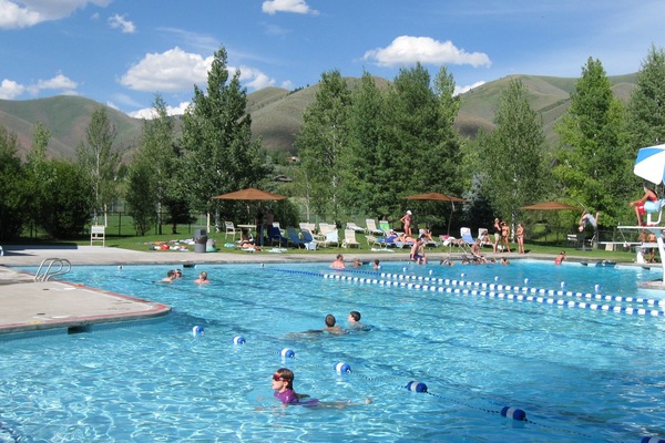 Outdoor pool, a heated pool