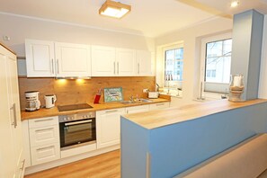 Unclassified image, 3 of 33, button