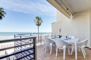 Outdoor dining - Apartamento La Terraza del Mar (Cádiz)