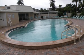 Piscina all'aperto, una piscina riscaldata