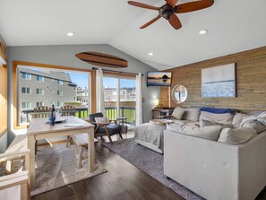 Smart TV, fireplace, DVD player, books - Beautiful Ocean Views at Cannon Beach  (Cannon Beach)