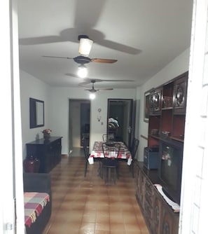 Dining - Apartment 200m beach (with view), rest and comfort, close to everything. (Praia do Morro)
