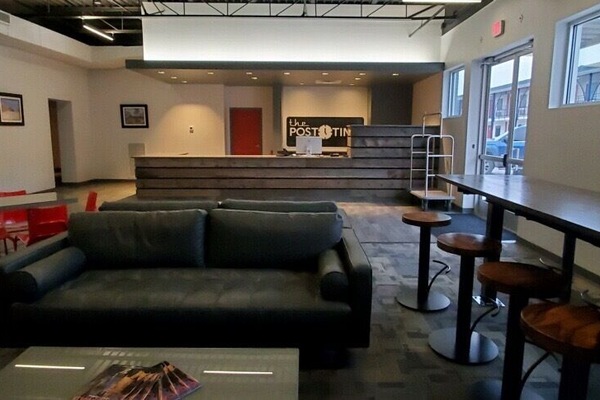 Coin salon dans le hall