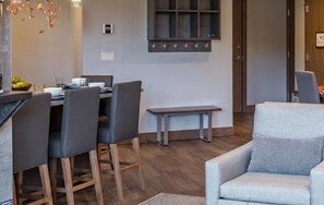 Smart TV, chimenea, videojuegos y reproductor de DVD 