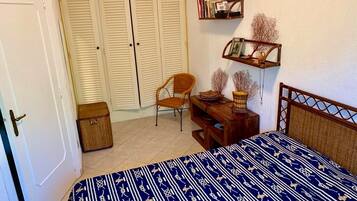 3 bedrooms, iron/ironing board, bed sheets