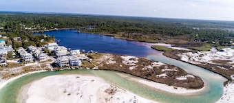 Grayton Beach Vacation House- park your car, hop on a bike, explore!