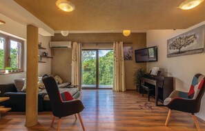 Smart TV, stereo - Beautiful home in Grizane with WiFi (Grizane)