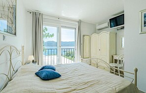 3 bedrooms, in-room safe, travel crib, free WiFi