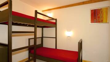 4 bedrooms, free WiFi, bed sheets