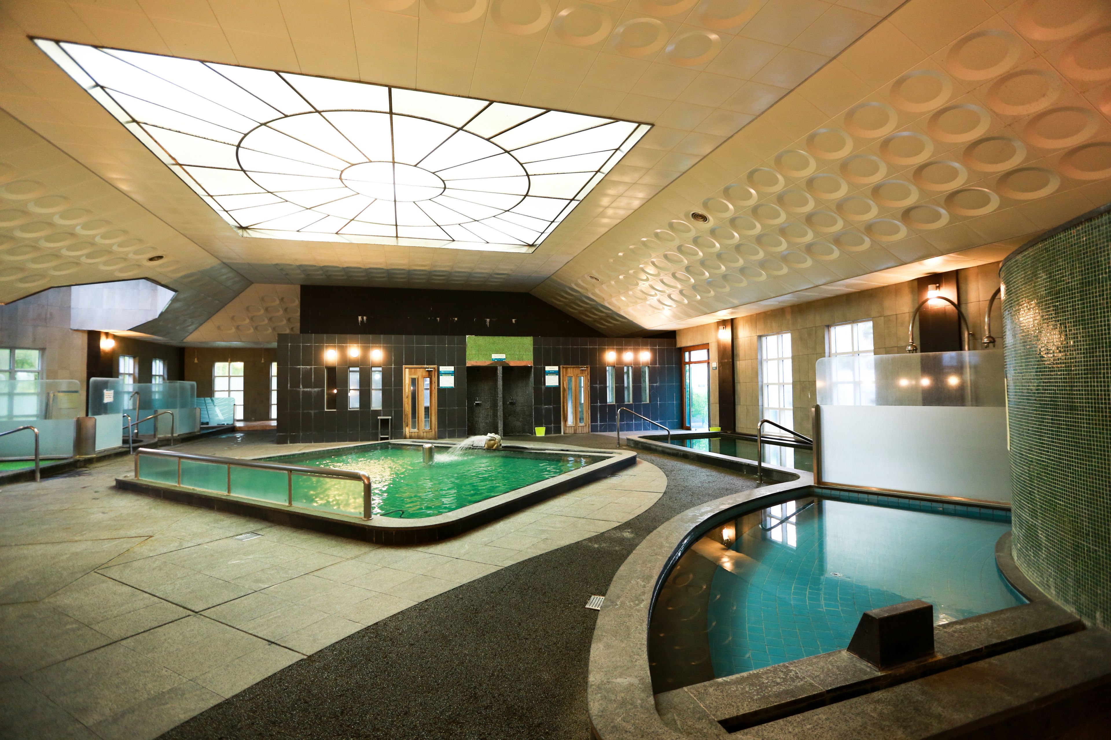 室內 SPA 浴池