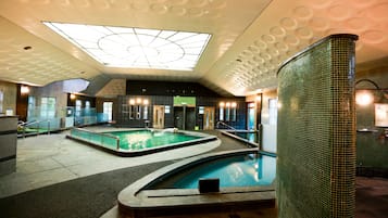 Bồn tắm spa trong nhà