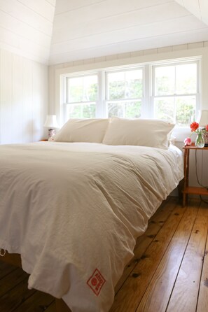 2 bedrooms, free WiFi, bed sheets - BEAUTIFUL OCEANFRONT COTTAGE WITH AMAZING WATER VIEWS & ACCESS (Hancock)