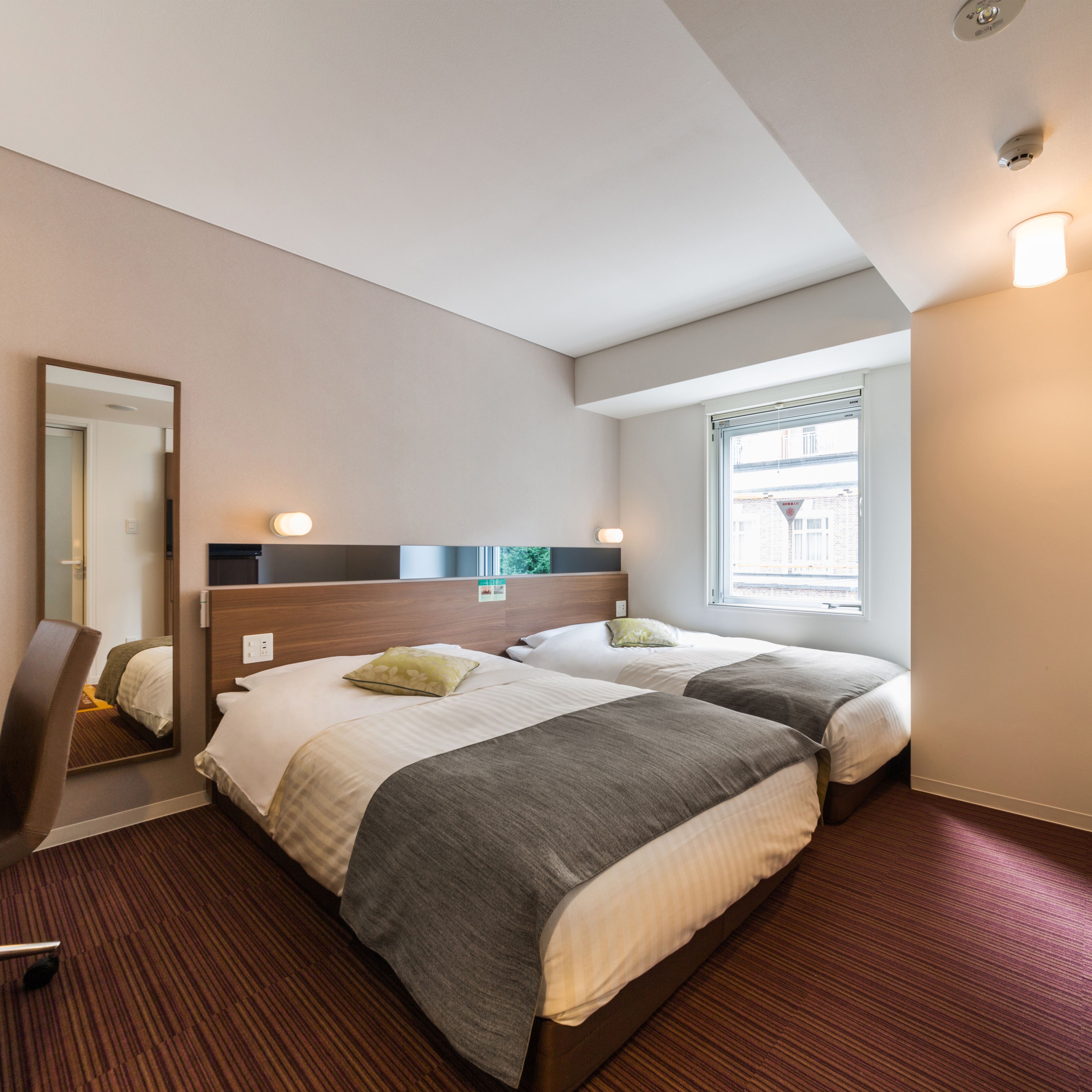 ハリウッド ツインルーム | デスク、遮光カーテン、防音設備、アイロン / アイロン台