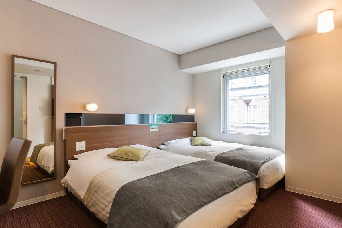 hollywood twin room | 1 bedroom, desk, blackout curtains, soundproofing