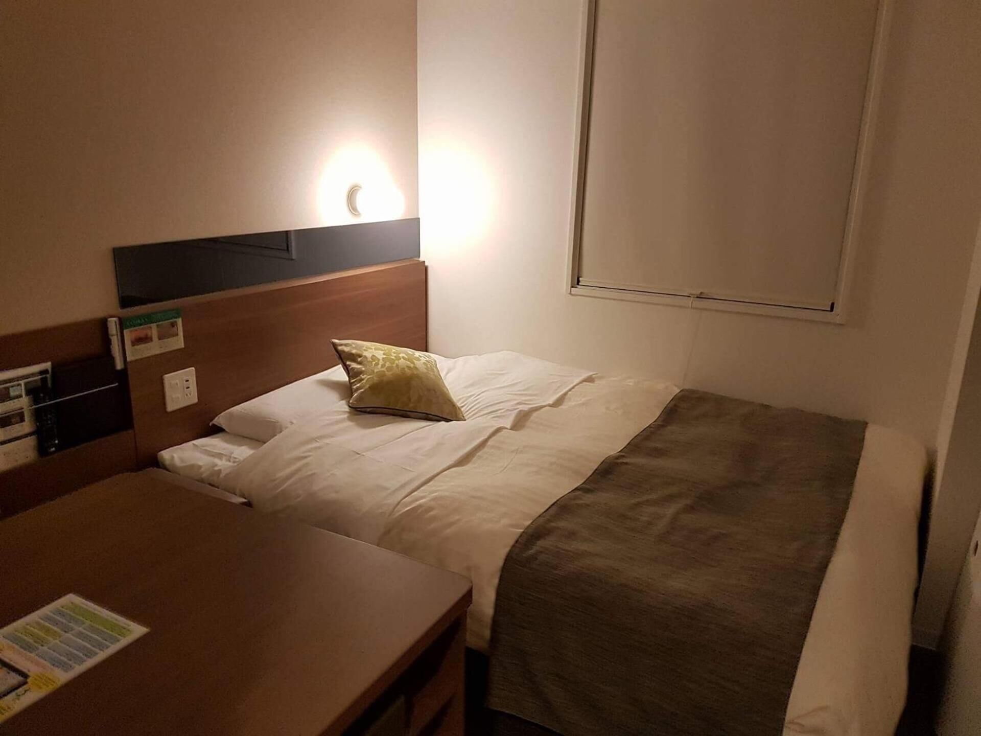 1 bedroom, desk, blackout curtains, soundproofing