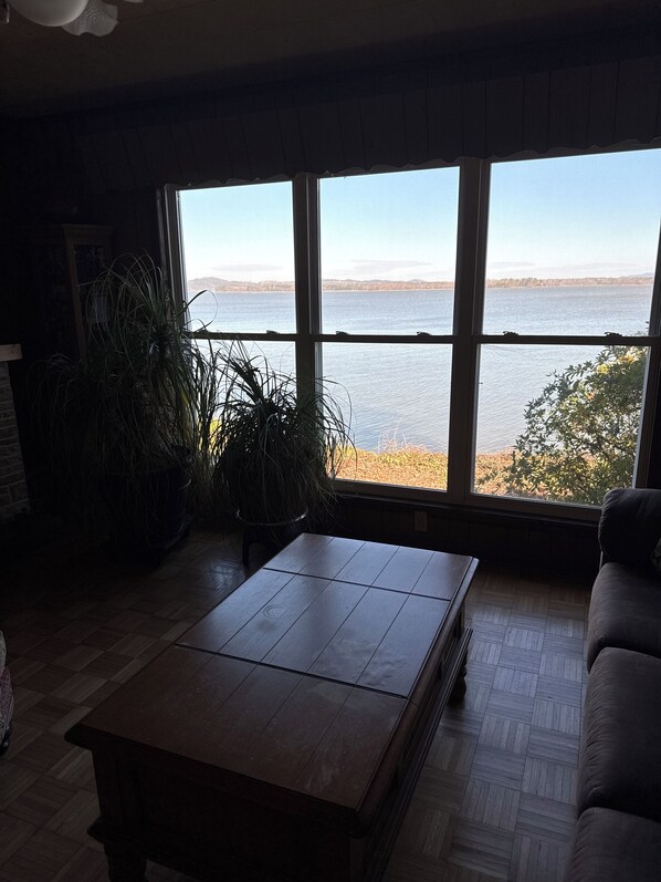 Smart TV, DVD player, books