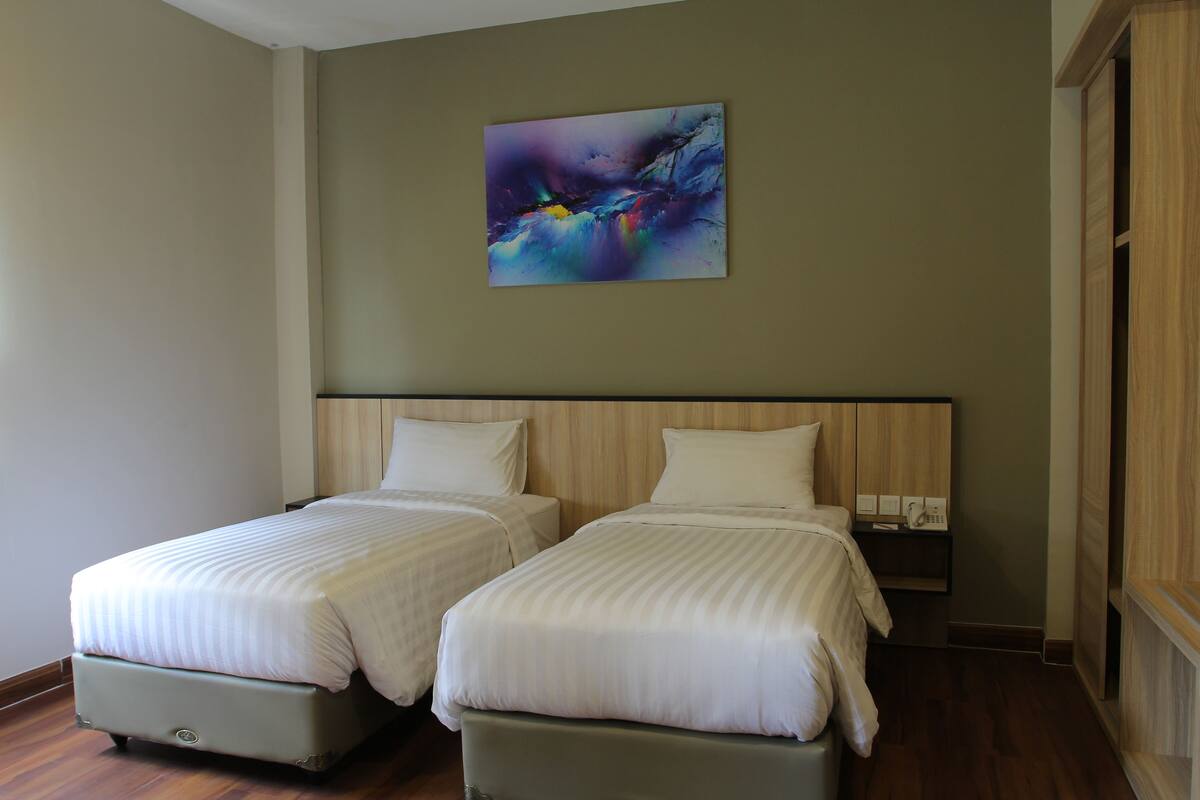 Desk, laptop workspace, rollaway beds, free WiFi