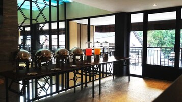 Café da manhã, almoço e jantar