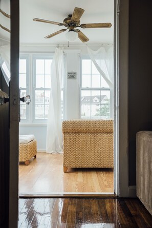 Relax in this cozy space with a view of the surrounding neighborhood through the large window.