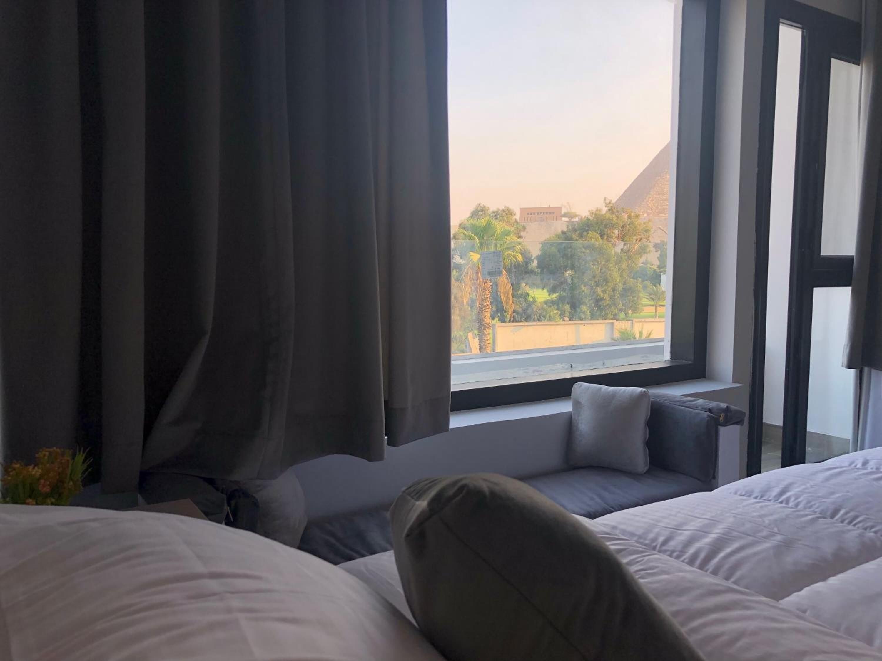 Foto - Hours Pyramids Inn