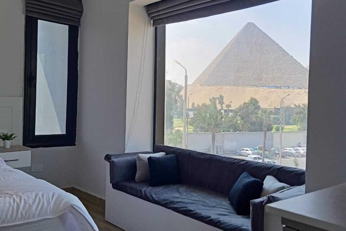 Premium bedding, Select Comfort beds, minibar, free WiFi