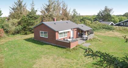 2 bedroom lovely home in Vejers Strand