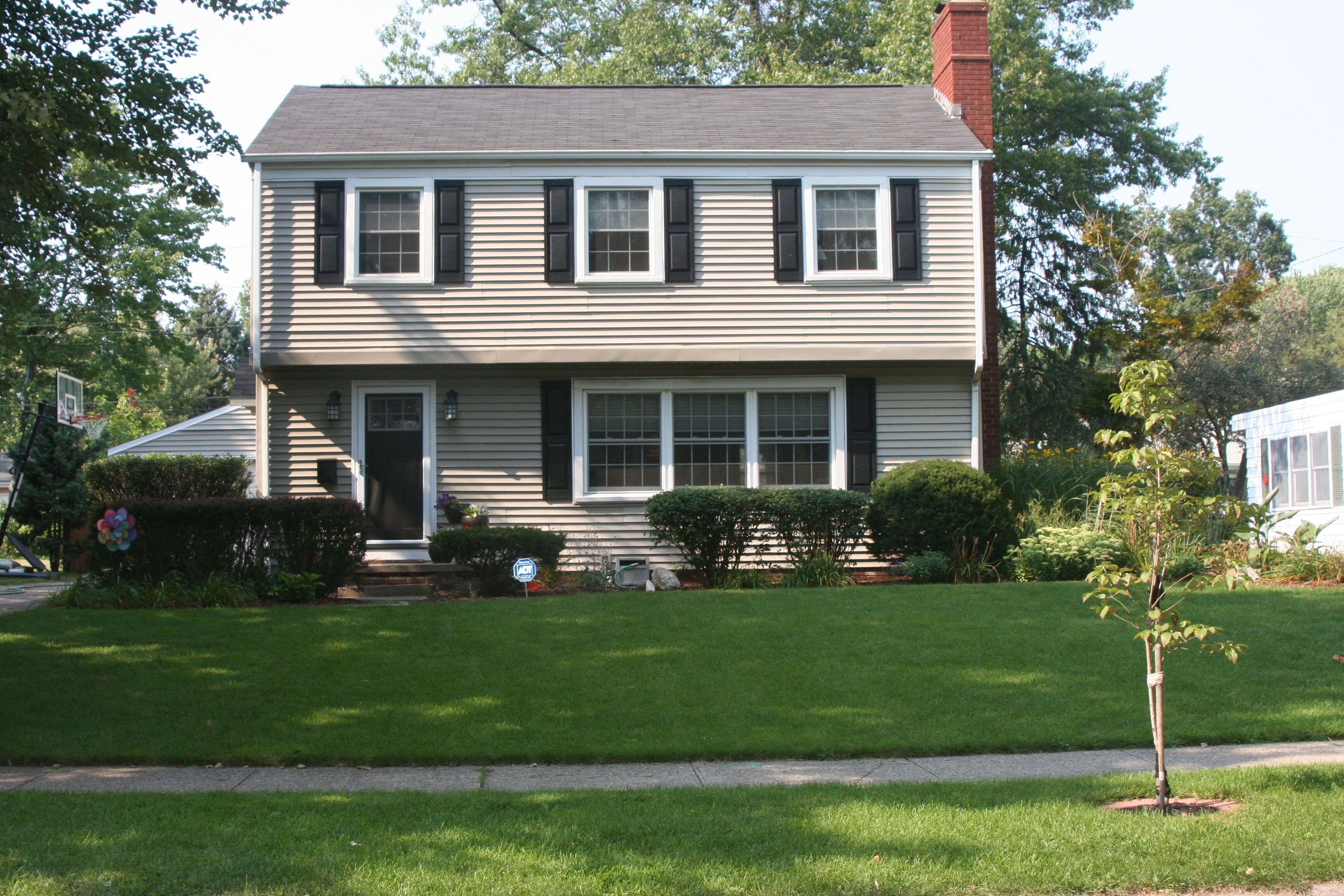 Relaxing Home on Quiet Street, close to Campus/Downtown