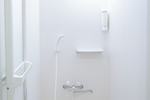 Regadera, secadora de cabello, bidet electrónico 