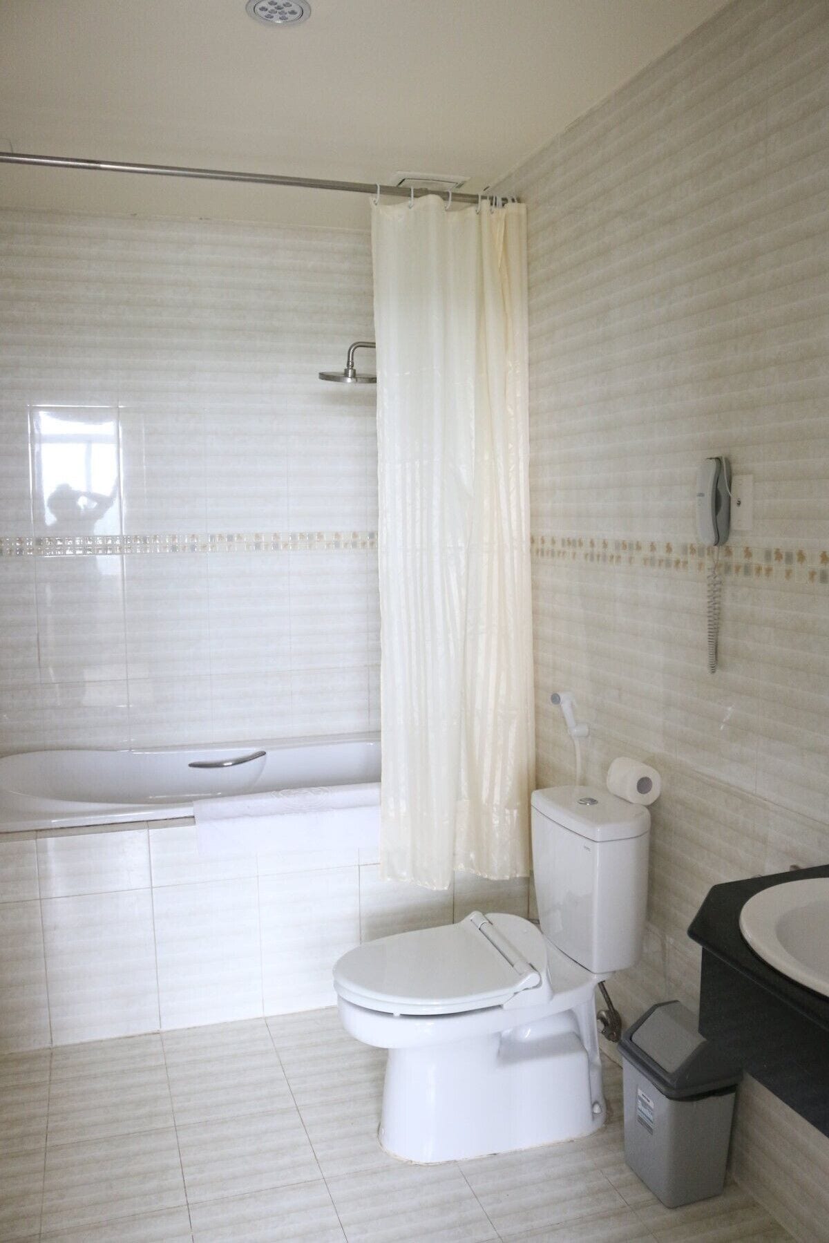 A bathroom with a bathtub, toilet, and sink.