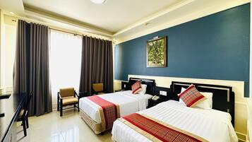 Habitación superior con 2 camas individuales | Minibar, escritorio, cortinas blackout y insonorización