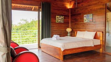 Ilmaiset minibaarituotteet, tallelokero huoneessa