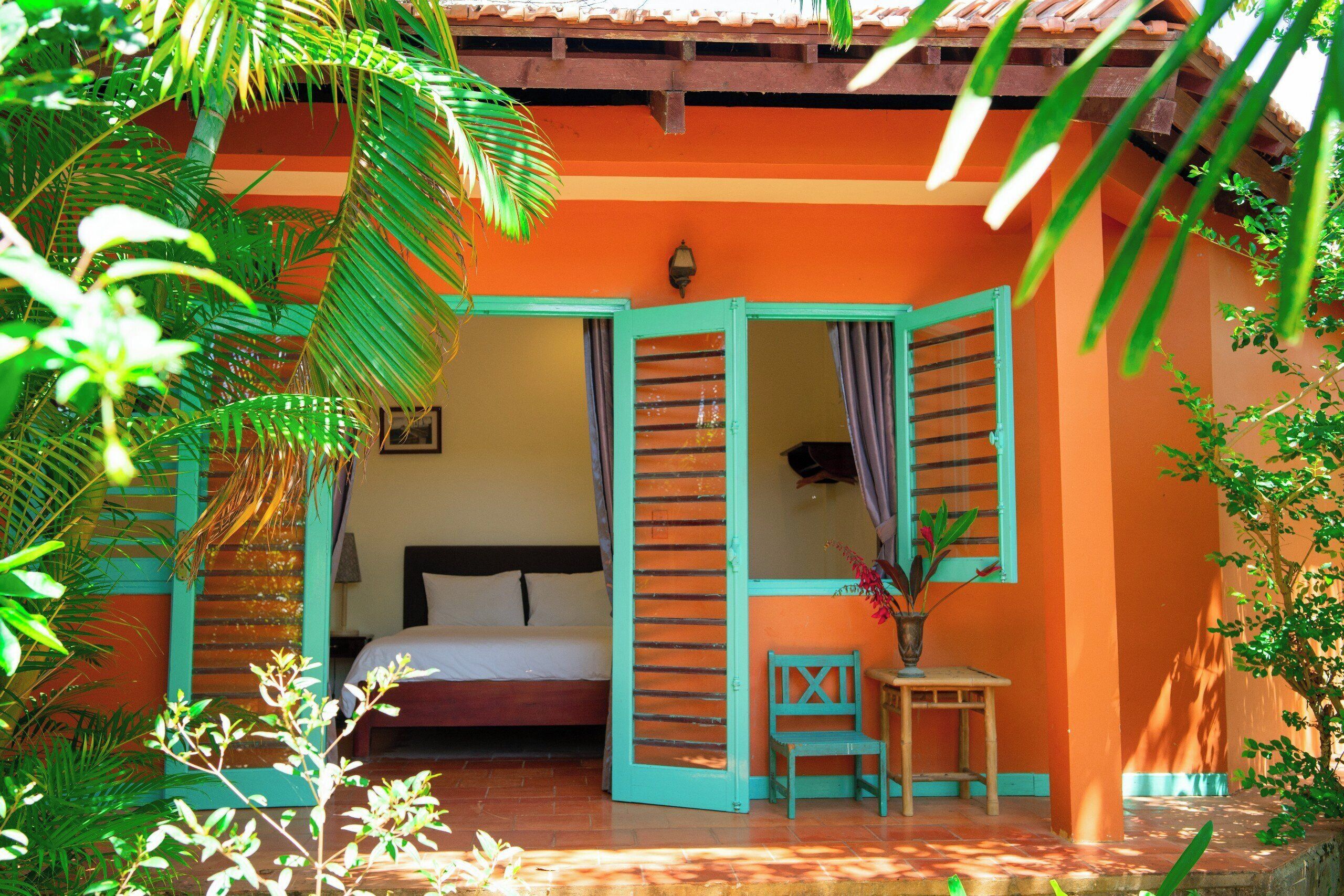 Ilmaiset minibaarituotteet, tallelokero huoneessa