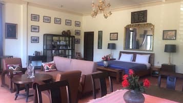 Perhetalo | Ilmaiset minibaarituotteet, tallelokero huoneessa