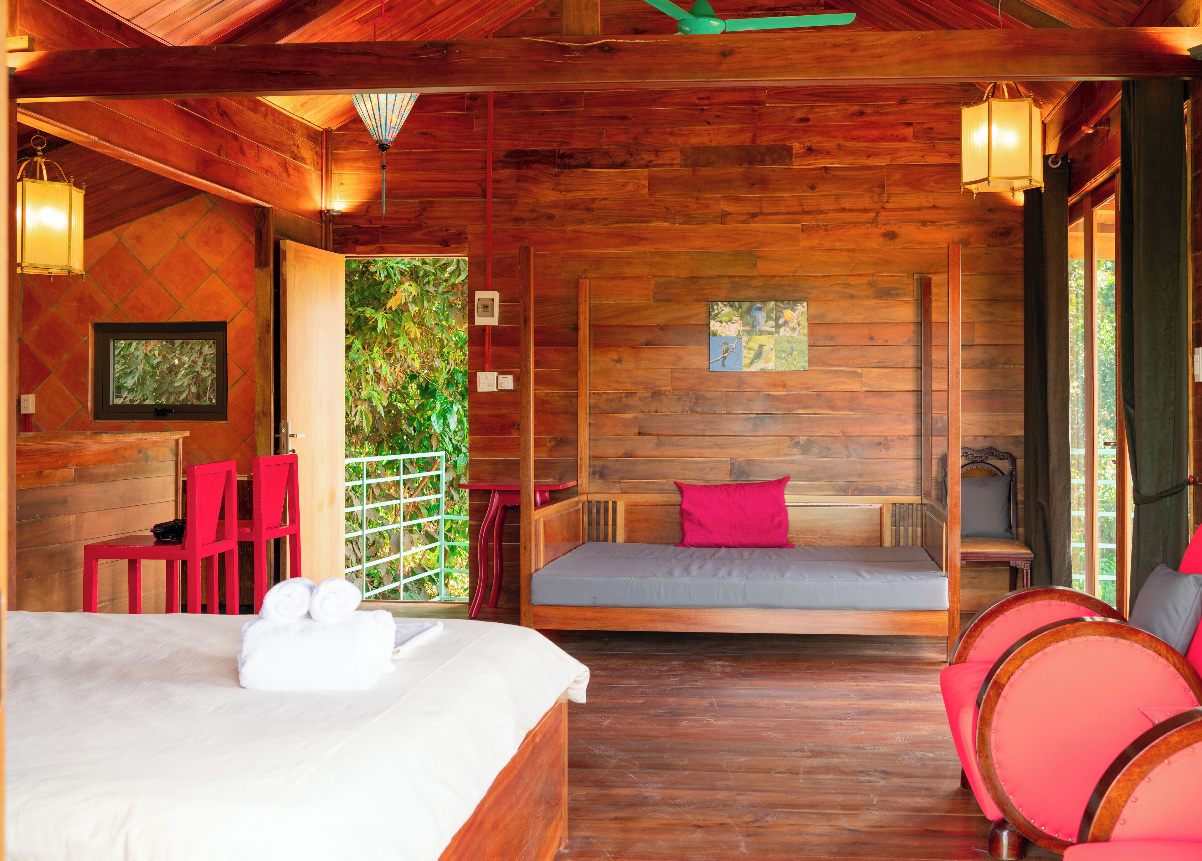 迷你吧（备有免费物品）、客房内保险箱、特色装修、特色家居