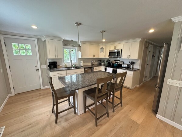 雪櫃、微波爐、焗爐、爐具