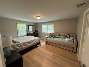 5 Schlafzimmer, Bügeleisen/Bügelbrett, kostenloses WLAN, Bettwäsche