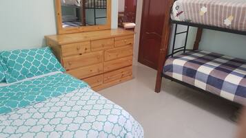 3 chambres, fer et planche Ă repasser