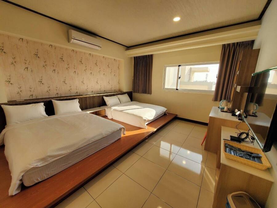 Quadruple Room (301) | Individually decorated, desk, blackout drapes, free WiFi