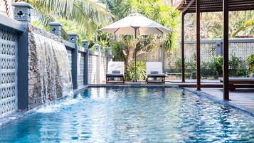 Outdoor pool, pool loungers