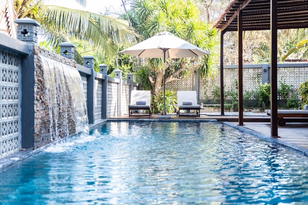Outdoor pool, sun loungers