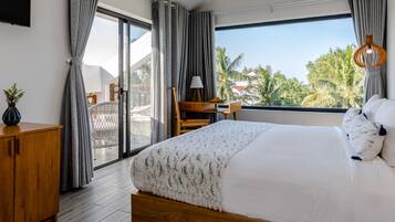 Watermark Premier Horizon View | Minibar, brankas, meja kerja, dan ruang kerja ramah laptop