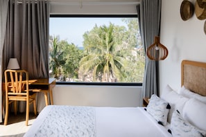 Watermark Premier Horizon View | Minibar, két bảo mật tại phòng, bàn 