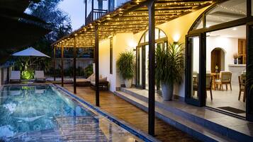 Outdoor pool, pool loungers