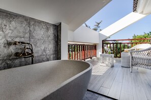 Watermark Premier Horizon View | Terrace/patio - The Watermark Beachside Hotel (Da Nang)