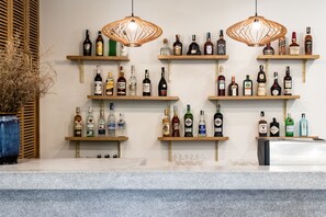 Bar (trong khuôn viên)