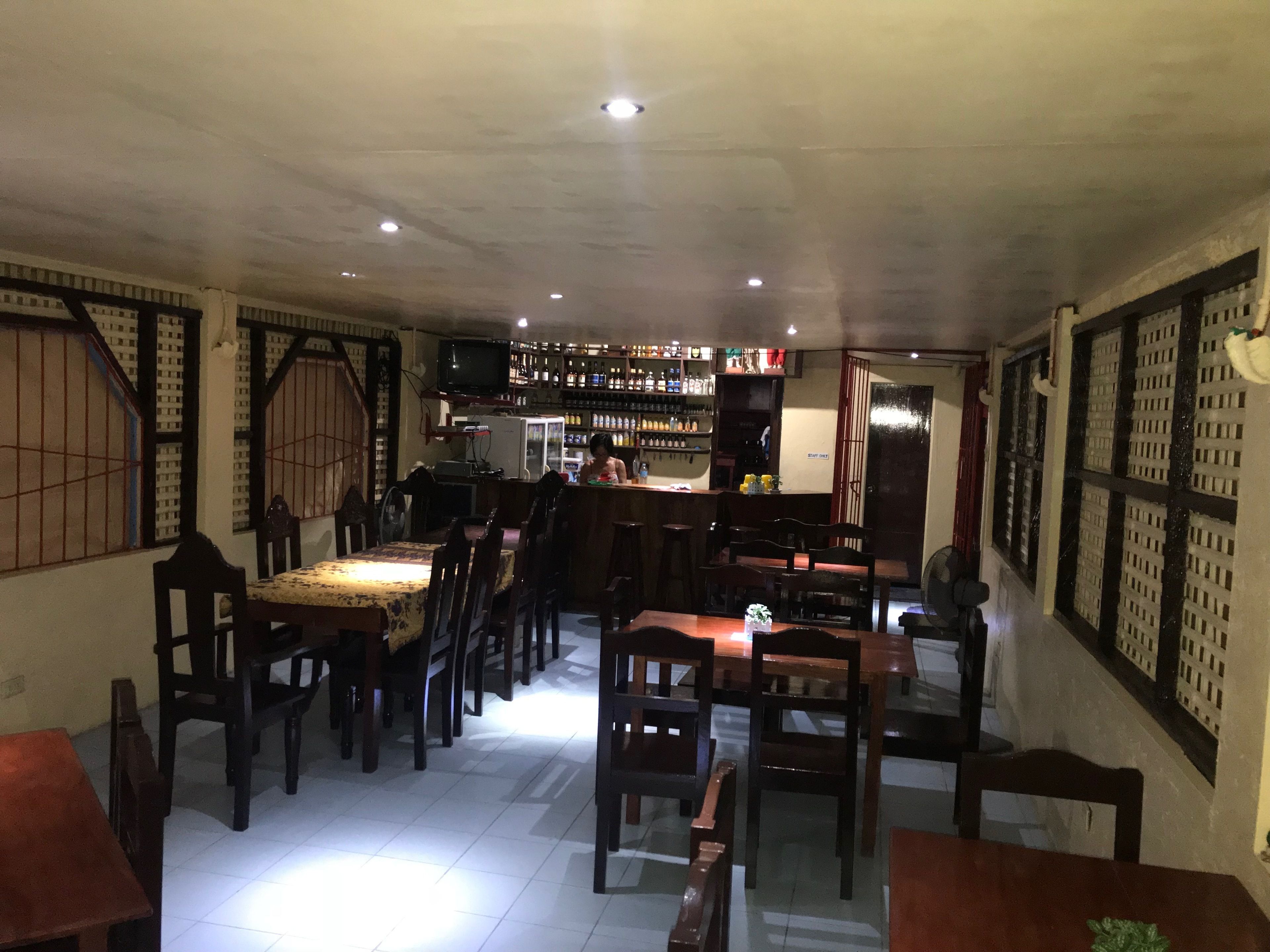 Daily cooked-to-order breakfast (PHP 125 per person)