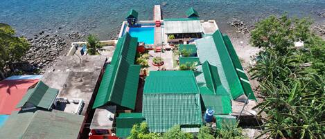 Hồ bơi ngoài trời