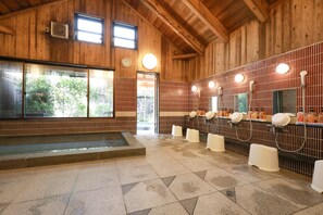 Suối nước nóng/suối khoáng 