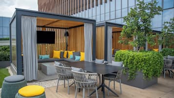 Bar sur le toit, restauration en plein air, ouvert tous les jours